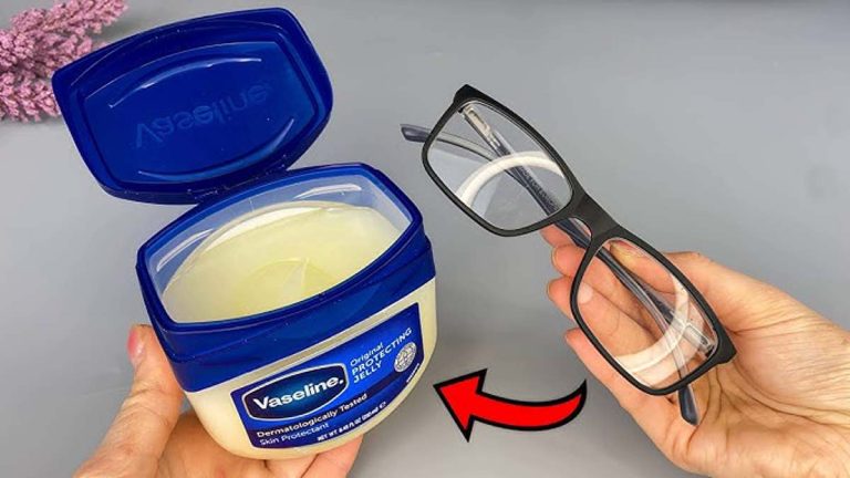 Adiós a las gafas estropeadas: ¡descubre el secreto infalible de la vaselina para devolverles el brillo!