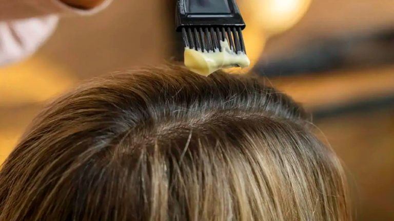 Adiós a los tintes: el sorprendente secreto natural que transformará tu cabello y te hará lucir más joven