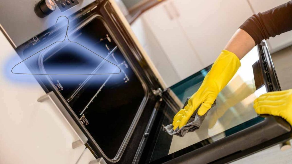 Así puedes limpiar el cristal doble del horno con un truco casero que casi nadie conoce