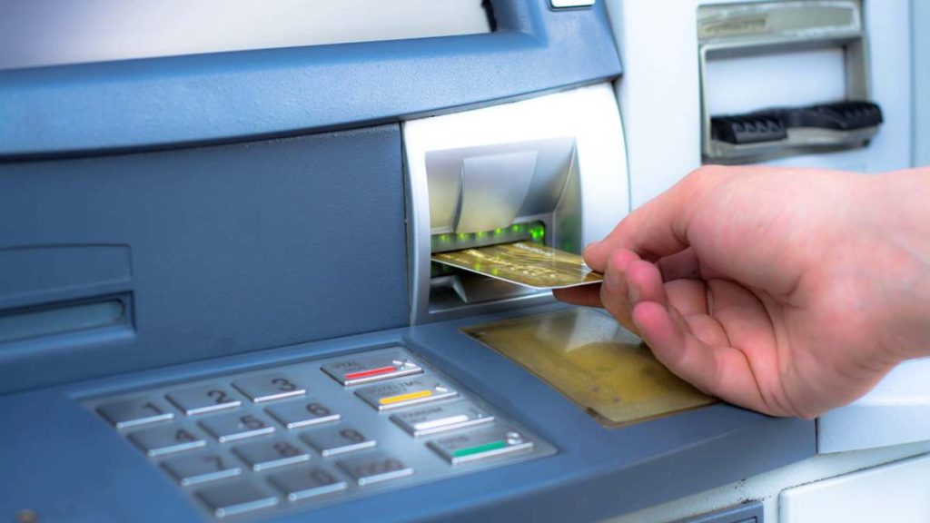 Cierre masivo de cuentas bancarias en abril: qué documentación debes presentar para evitarlo