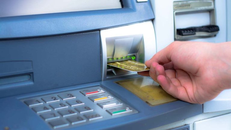 Cierre masivo de cuentas bancarias en abril: qué documentación debes presentar para evitarlo