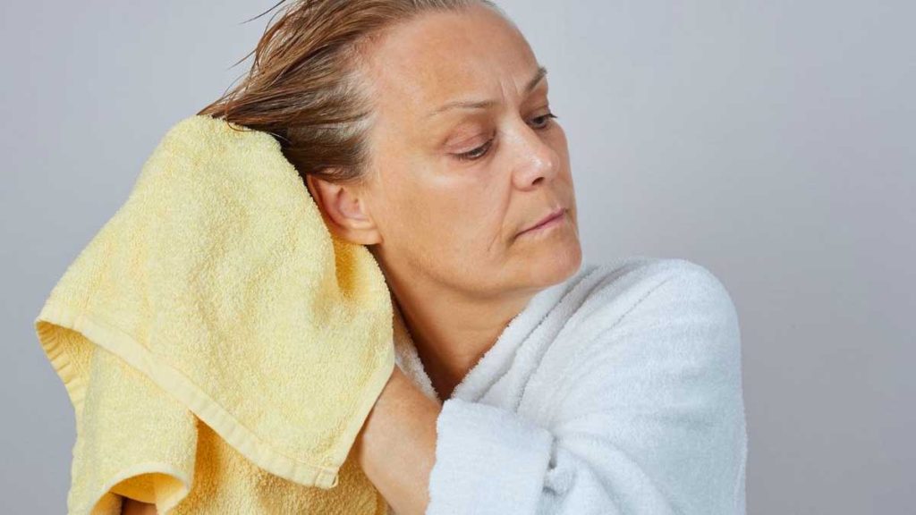 ¿Cuántas veces por semana hay que ducharse después de los 65 años? La respuesta no es la que imaginas