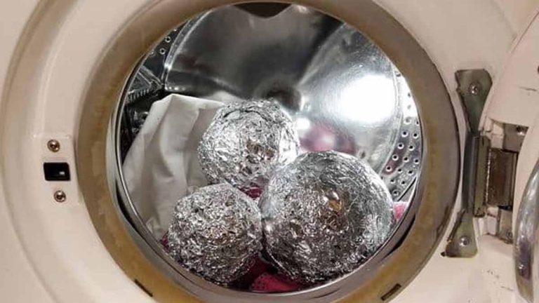 ¡El increíble truco que todos están usando: por qué poner una bola de papel aluminio en la lavadora transforma tu ropa!