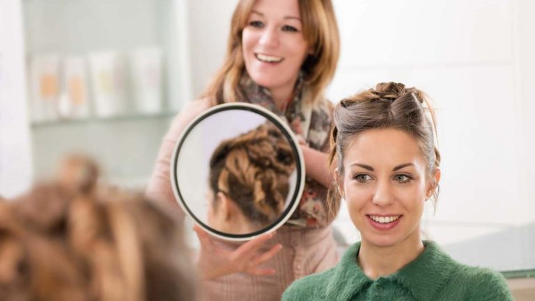 Descubre los 3 cortes que rejuvenecen al instante, según los expertos en peluquería