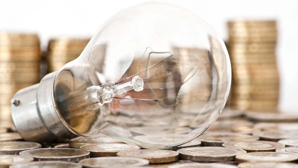 Precio de la luz este lunes 21 de abril: evita las horas más caras y protege tu bolsillo