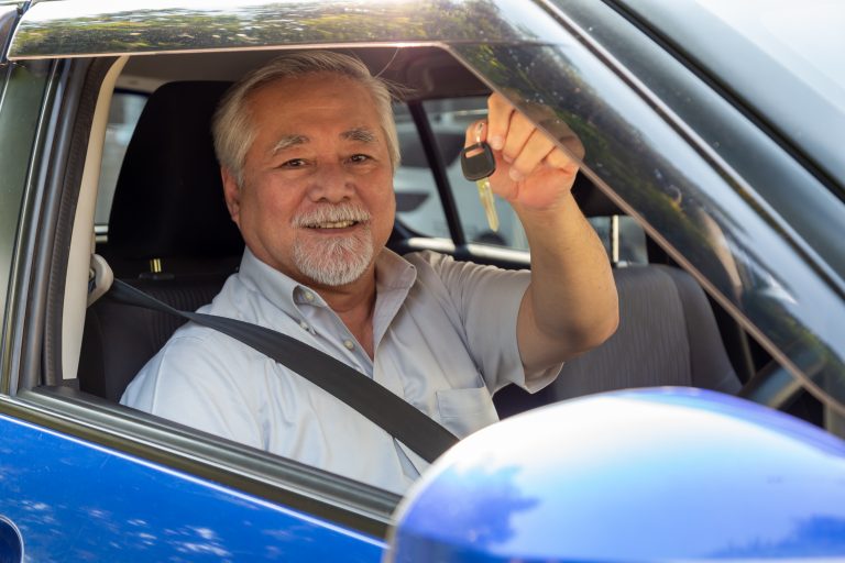 Un adiós al volante lleno de cariño: a sus 99 años, decide dejar de conducir y nos da una lección de vida