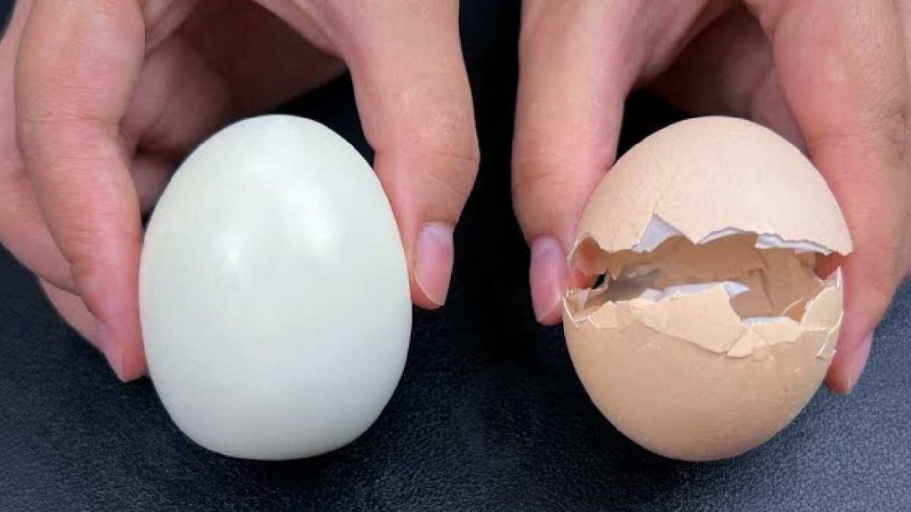 El método japonés para pelar un huevo duro en un abrir y cerrar de ojos