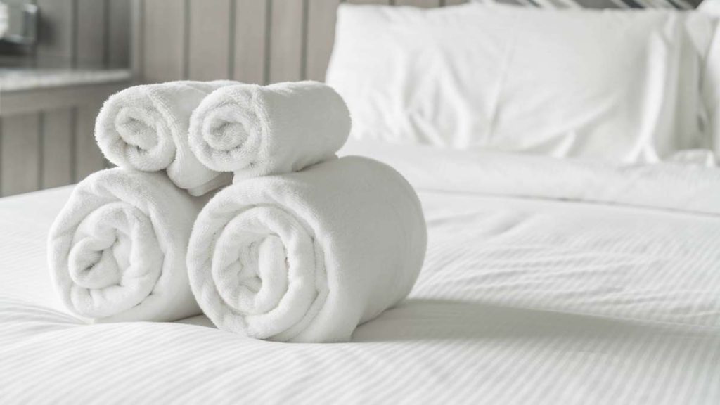 El secreto de los hoteles para que las sábanas y las toallas huelan bien durante más tiempo