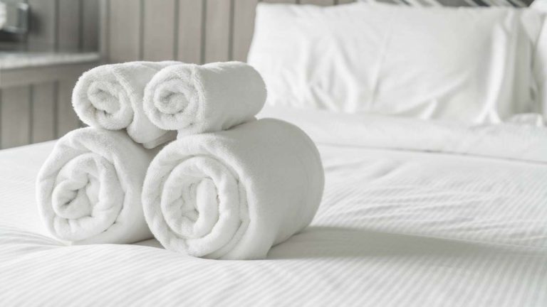 El secreto de los hoteles para que las sábanas y las toallas huelan bien durante más tiempo