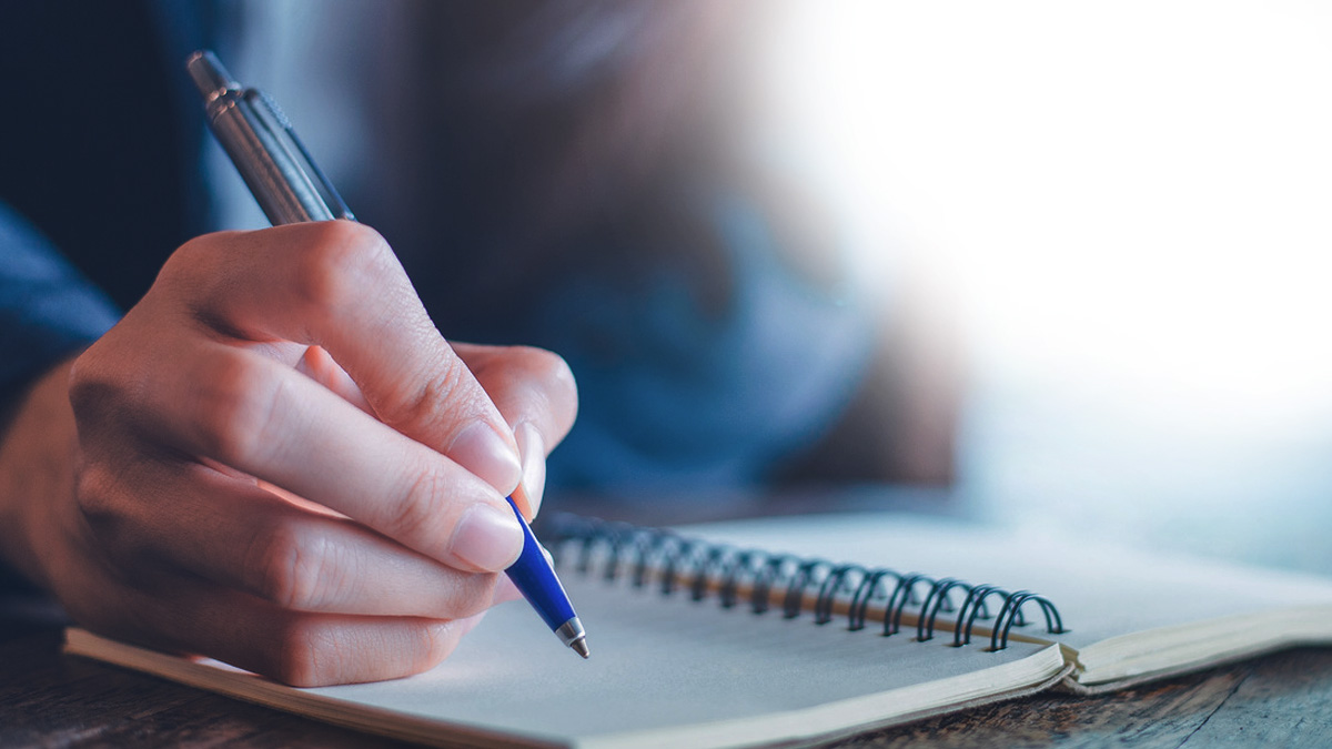 ¿Qué revela realmente escribir con letras muy grandes?